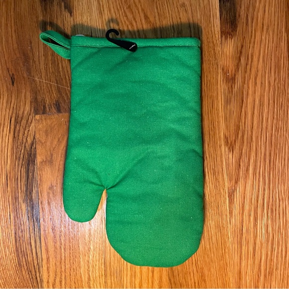NWT GRINCH CHRISTMAS OVEN MITTS - Picture 4 of 8
